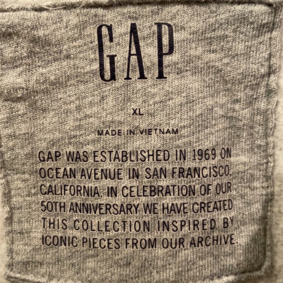 Men’s Gap Sweatshirt - Picture 2 of 3